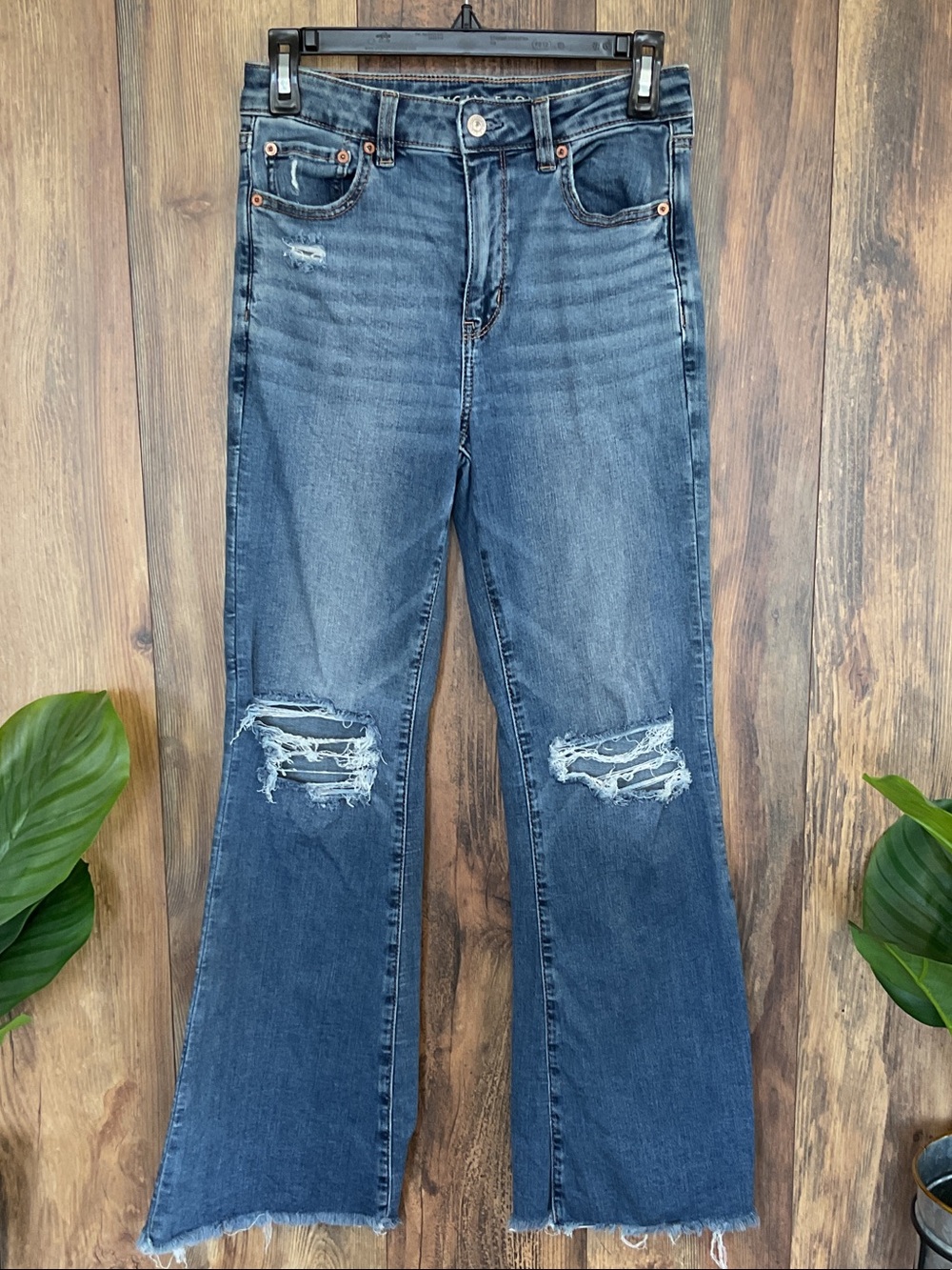 American Eagle Next Level Super High Rise Flare Distressed Jeans 4    412B